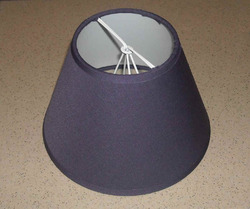 A003 - śred. 15cm - na żarówkę małą kulkę i świecową