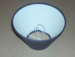A003 - śred. 15cm - na żarówkę małą kulkę i świecową